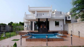 GREYSTONE VILLA, Swiming pool ,Bonfire, BBQ , Big Garden, Pool table, Party speaker, hot-tub,15mins to Golden temple